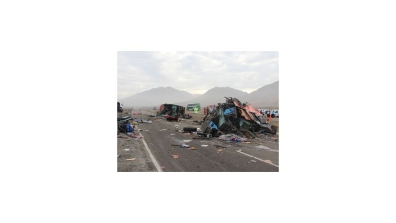V Peru sa zrazili tri autobusy, najmenej 37 ľudí zahynulo